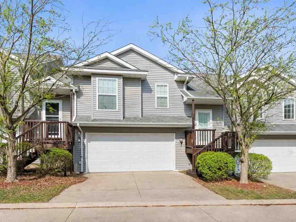 975 Twilight Dr, North Liberty, IA 52317