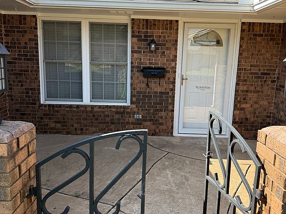 2nd image of 2517 Larkspur Ln