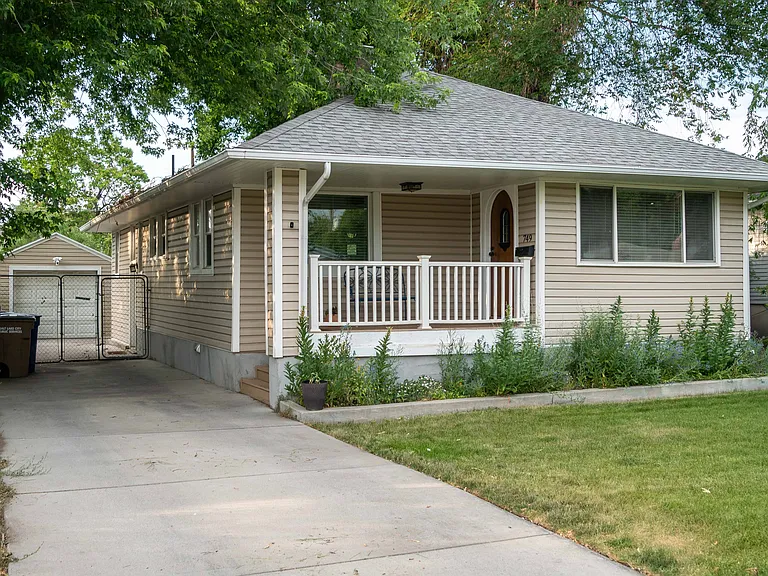 749 E Stratford Ave — Photo 4