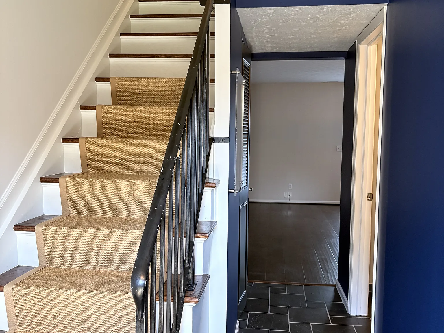 2 bed, 1.5 bath, 1054 sqft, $1,950 — Photo 4