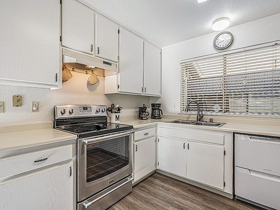 4th image of 1930 Genoa Place