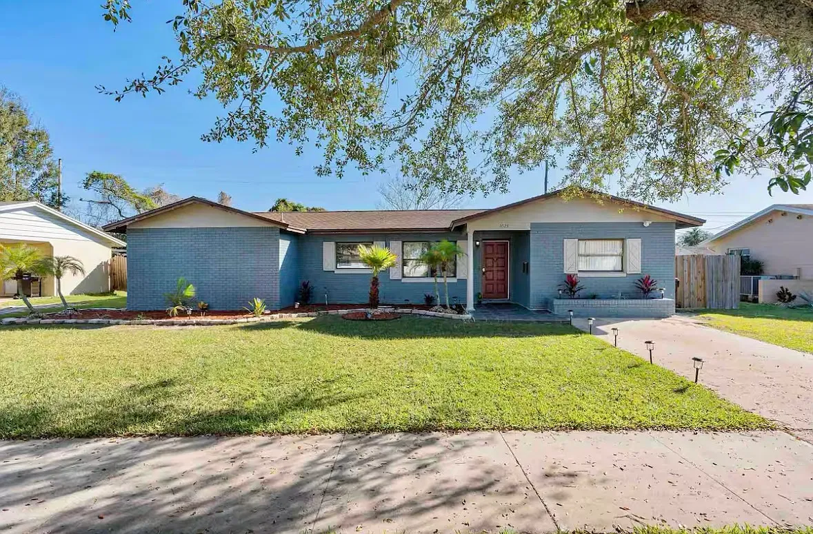 3 bed, 2236 sqft, $2,700 — Photo 1