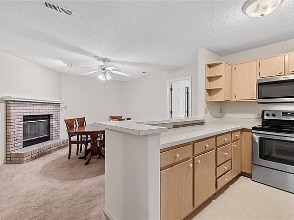 5th image of 300 E Hansen Ct