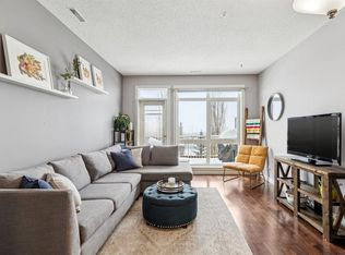 140 W Rockyledge Vw NW #12, Calgary, AB T3G5Y4