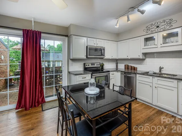 911 21st Ave NE #911, Hickory, NC 28601