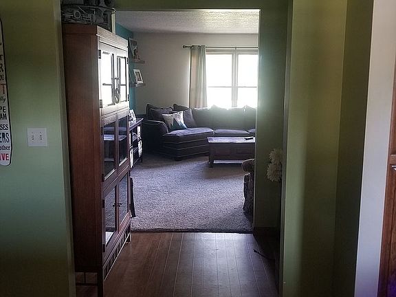 2nd image of 704 Glenview Ct