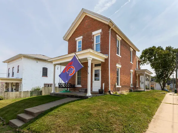 686 W 8th St, Dubuque, IA 52001