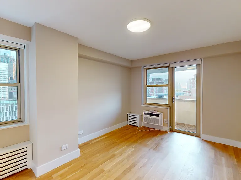310 Greenwich St #20G — Photo 8