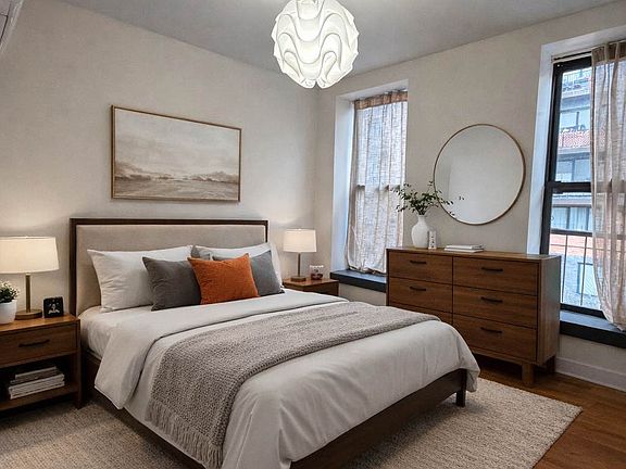 5th image of 996 Willoughby Ave APT 3