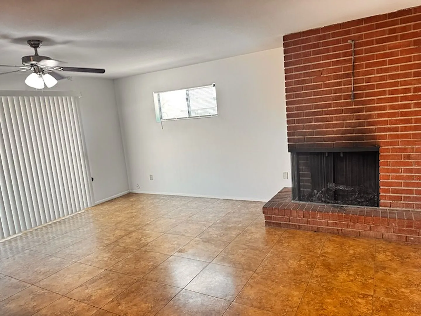 4 bedroom in Tempe — Photo 4
