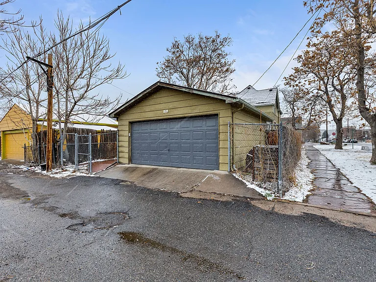 Detached 2 Car Garage
