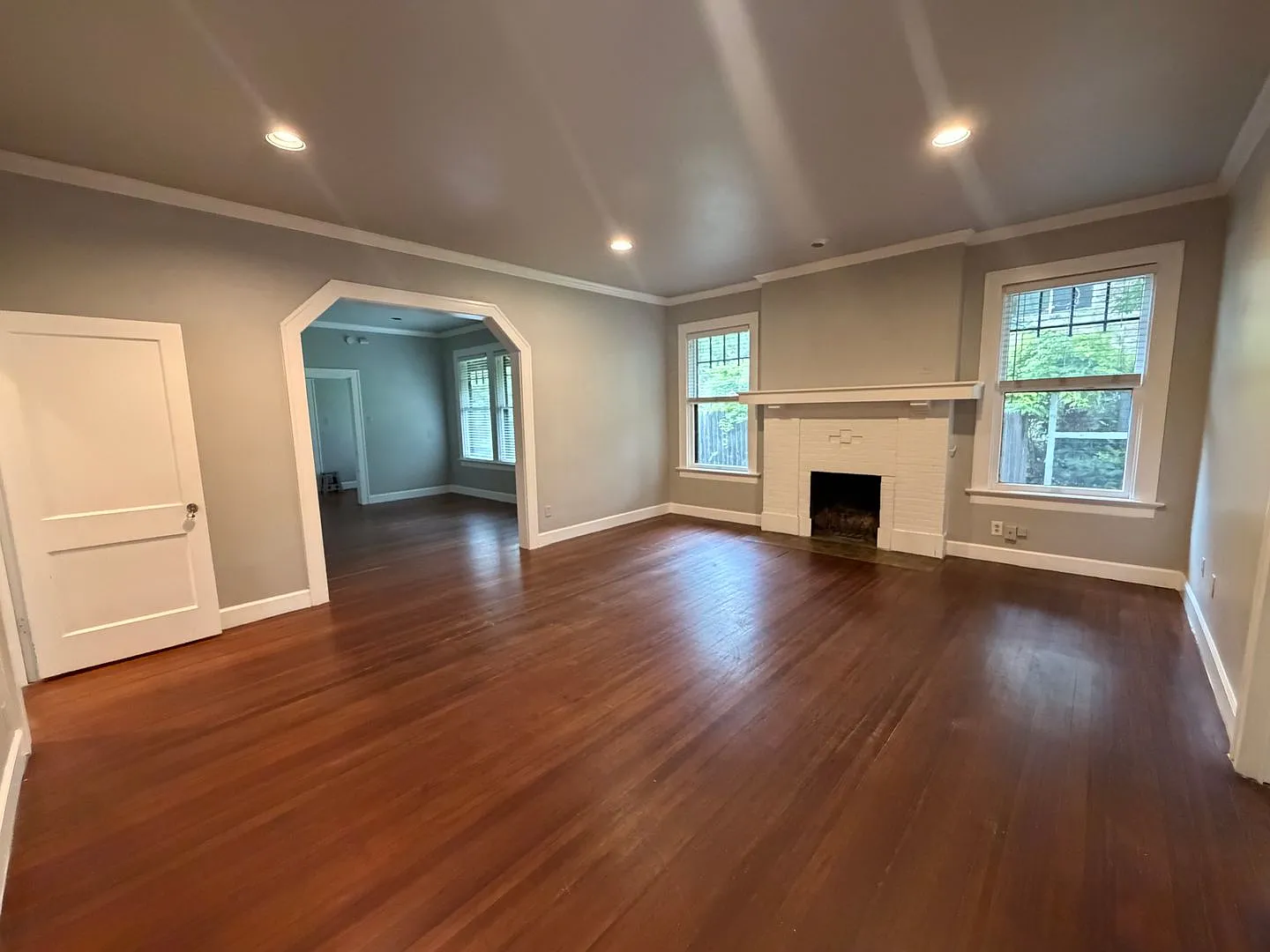 Hyde Park - Corner Lot House w/ yard and basement — Photo 4
