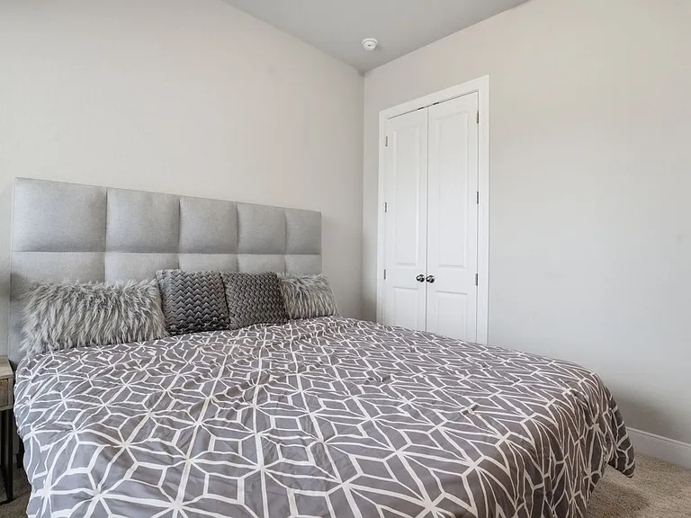 24710 Faraday — Photo 11