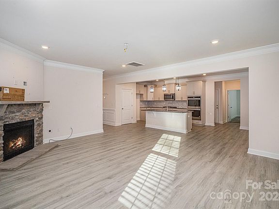 4th image of 1234 Englewood Dr
