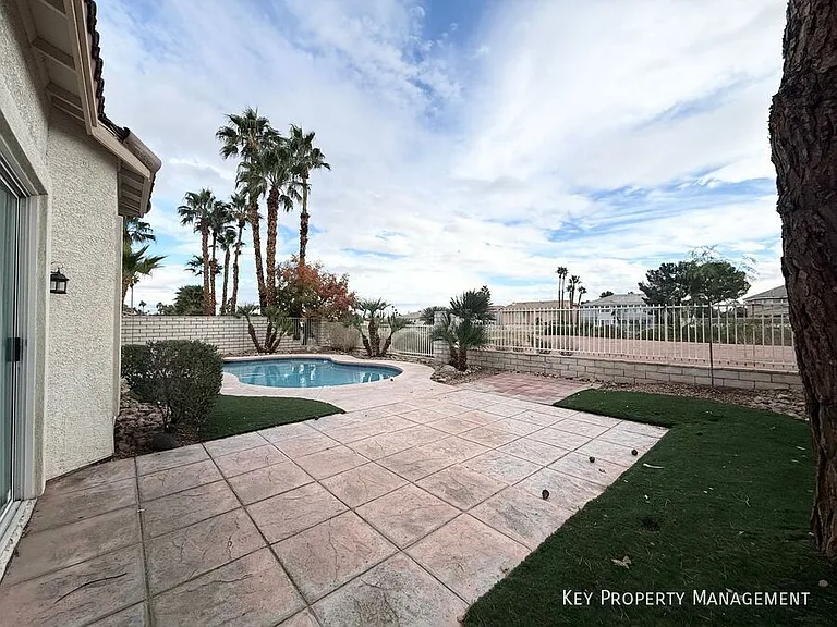136 Ultra Dr — Photo 16