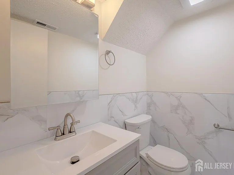 26 Farnham Sq — Photo 24