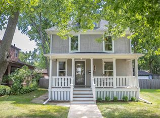 939 Prospect St, Elgin, IL 60120