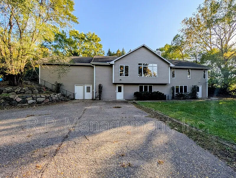 4 bed, 5.0 bath, 4020 sqft, $3,497 — Photo 1