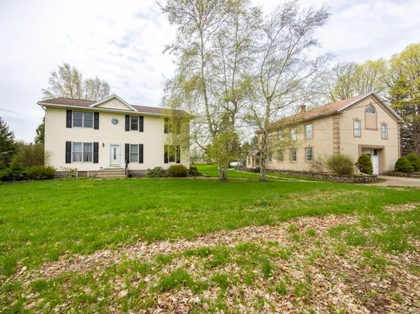281 Dewey St, Churchville, NY 14428