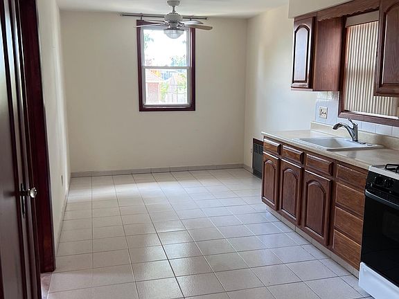 3rd image of 512 Westview Ave APT 2