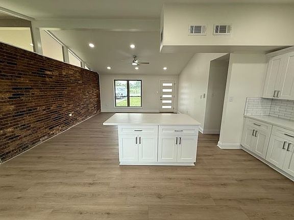 5th image of 221 Thoroughbred Park Dr