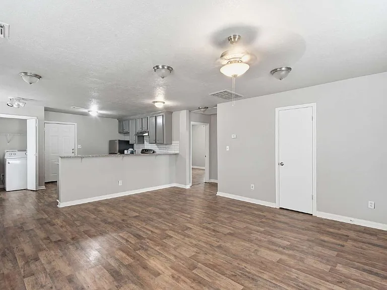4226 Coke St — Photo 6