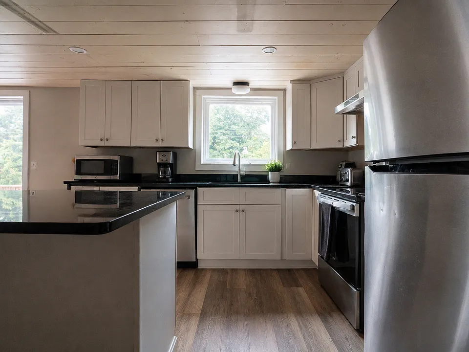 184 Elm St #4