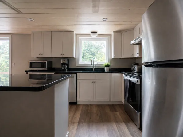 184 Elm St APT 4, South Portland, ME 04106