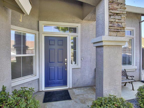 3rd image of 9983 Prairie Dunes Way