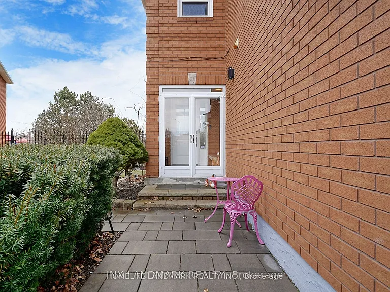 37 Justus Dr — Photo 4