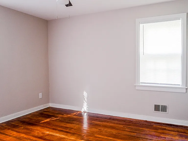 1710 Glenview Rd — Photo 5