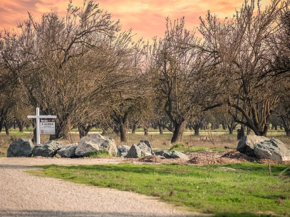 1842 E Palm Tree Ln, Manteca, CA 95336