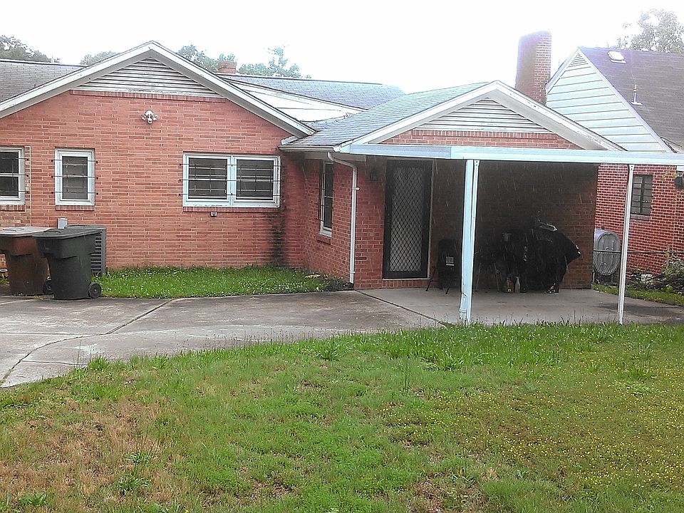 2nd image of 1005 Duke St