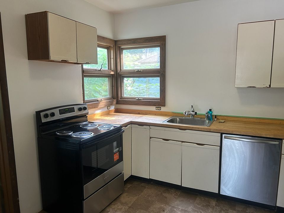 1st image of 214 Burnham Dr