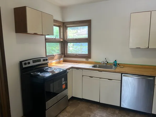 214 Burnham Dr, Kalamazoo, MI 49007