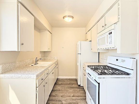 4th image of 1231 25th St APT 23
