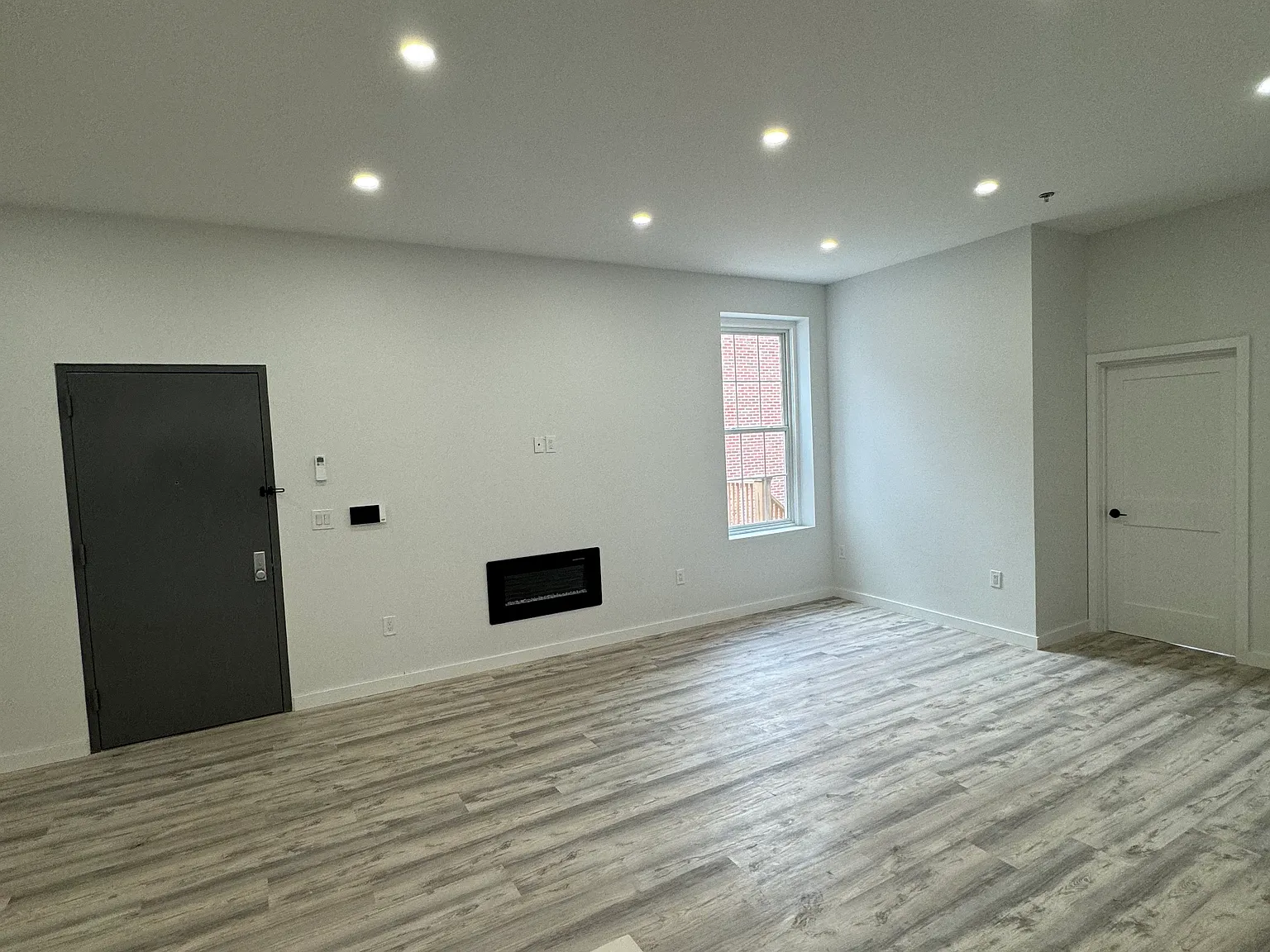 2 bed, 850 sqft, $1,700 — Photo 2