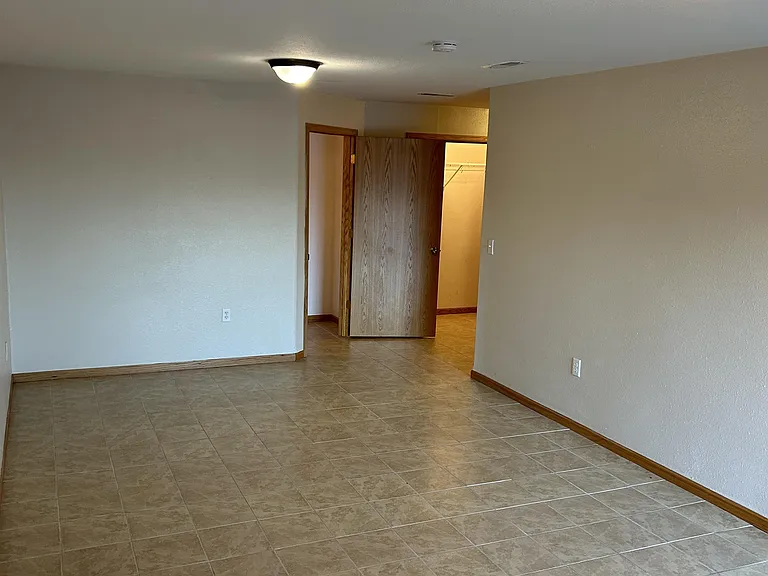 3240 E Capitol Ave — Photo 26