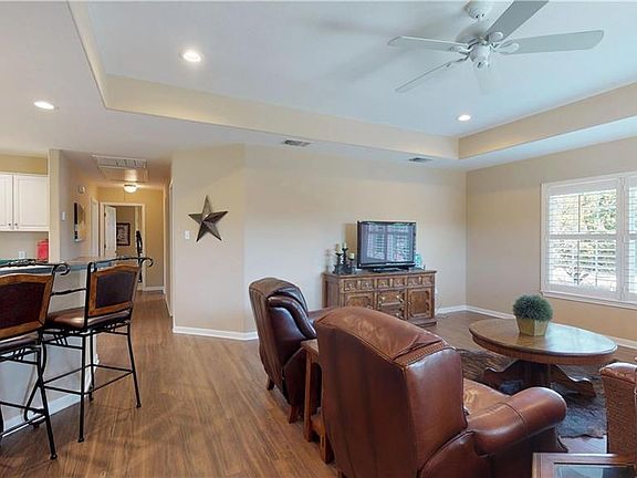 2nd image of 2645 Woodcrest Dr