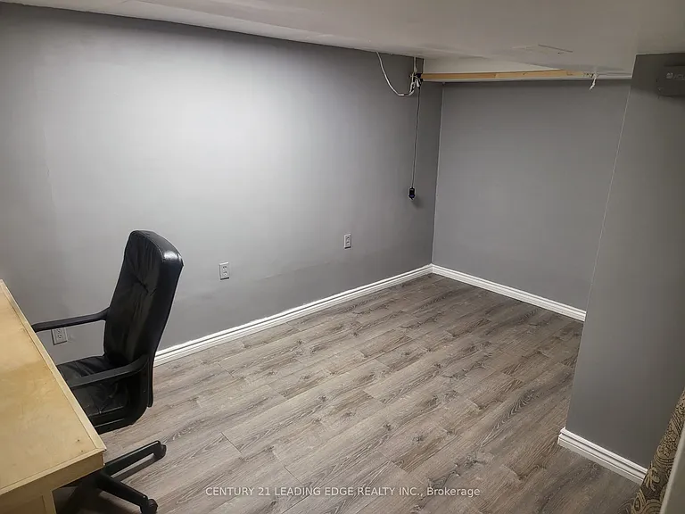 63 Nabob Cres — Photo 17