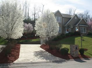 1021 Lexington Dr, Export, PA
