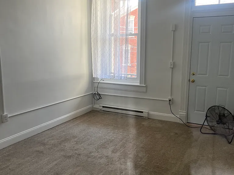 658 Main St — Photo 2