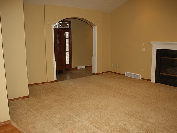 5-living rm_04302014