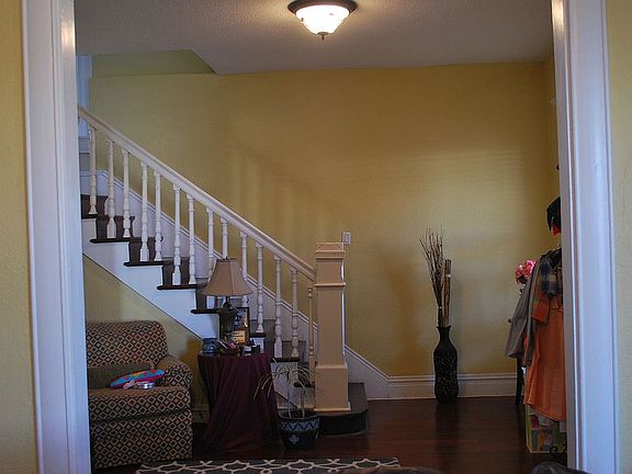 2nd image of 1121 Los Angeles Dr