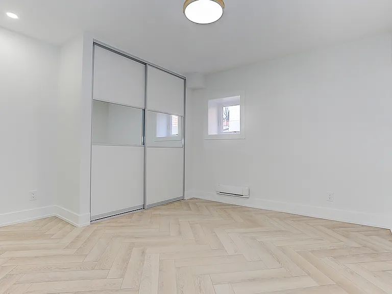 71 Livingstone Ave #BASEMENT — Photo 12