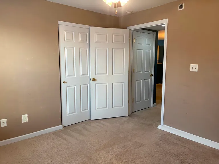 9201 Spring Creek Ln — Photo 29