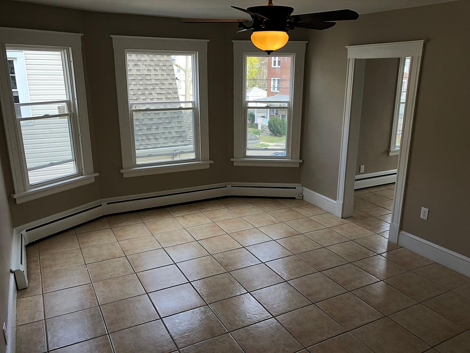 127 Shuttle Meadow Ave New Britain CT Zillow