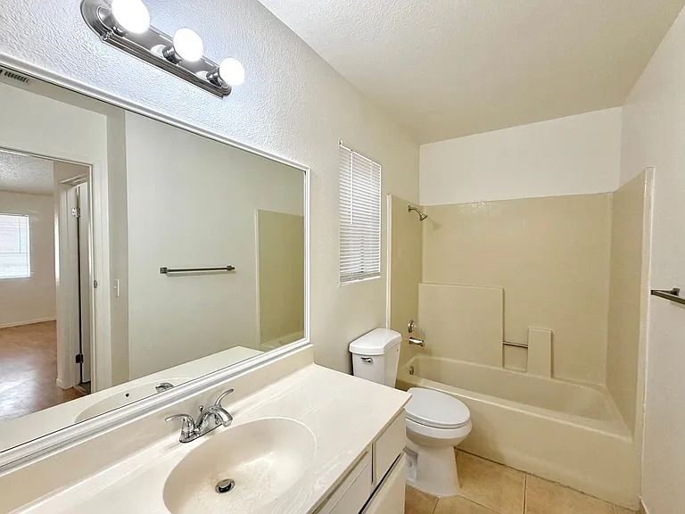2652 Shadow Hills Dr — Photo 4