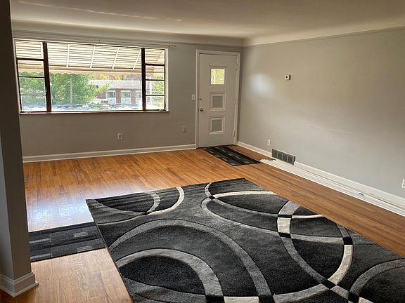 2nd image of 1170 Towne St #2