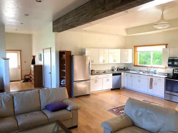 94235 1st St APT F, Gold Beach, OR 97444